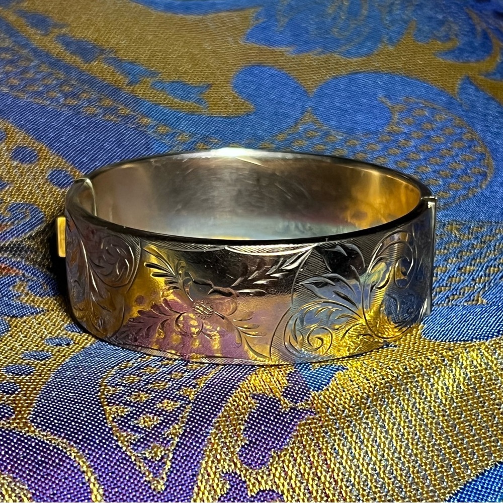 SOLD!!! 1/5 9kt Gold Filled Engraved Bangle Bracelet